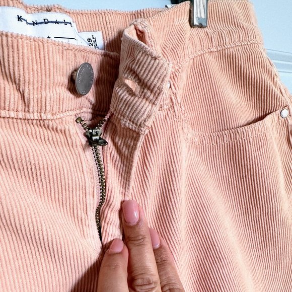 KENDALL + KYLIE Denim High Rise Cutoff Shorts Size 29 NWT - Picture 4 of 4